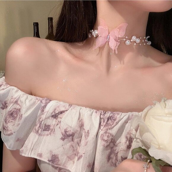 Dainty Boho Lace Choker with Butterfly and Pearl - Adjustable Length Necklace - Picture 5 of 7